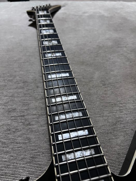 Продавам електрическа китара Epiphone Extura Prophecy Jet Black