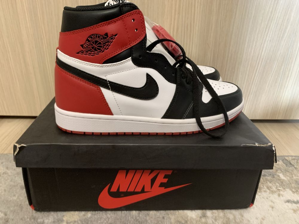 Jordan 1 OG Black Toe