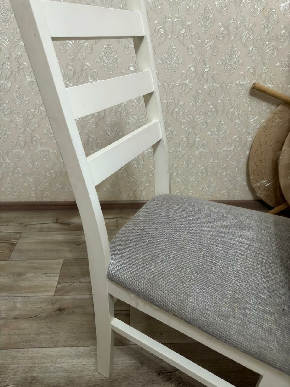 Новый стол орындықтармен