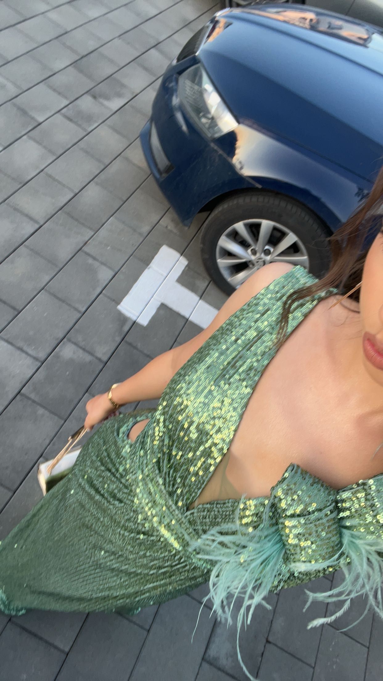 Vand rochie de seara, paiete si pene