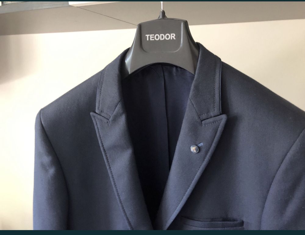 Мъжки дрехи TEODOR (сако + ризи)