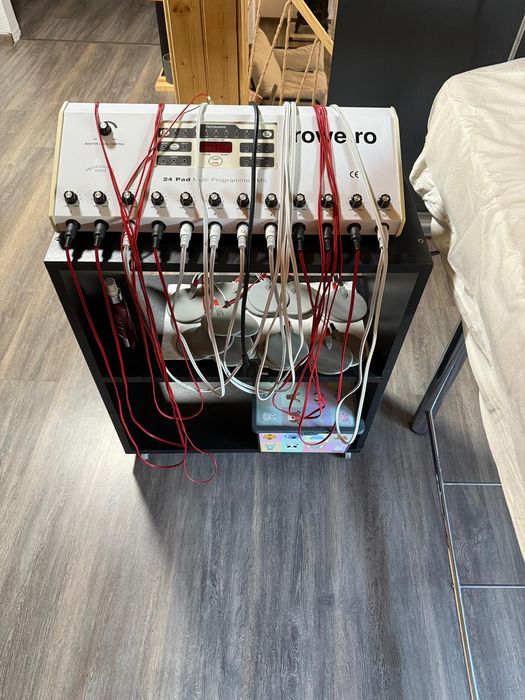 Vând salon complet echipat – Aparate profesionale + 4 paturi