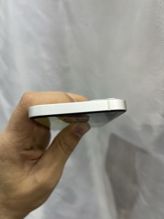 IPhone 13 128GB.          .