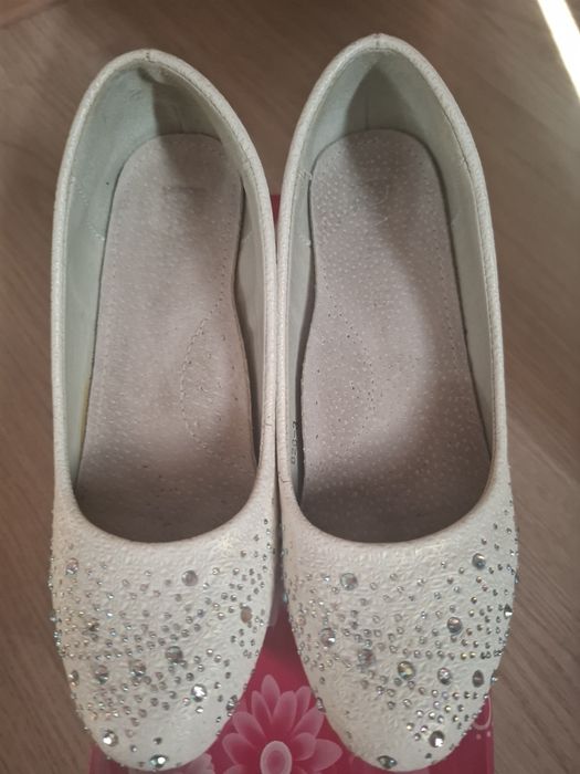 Продам детские туфли по 5000