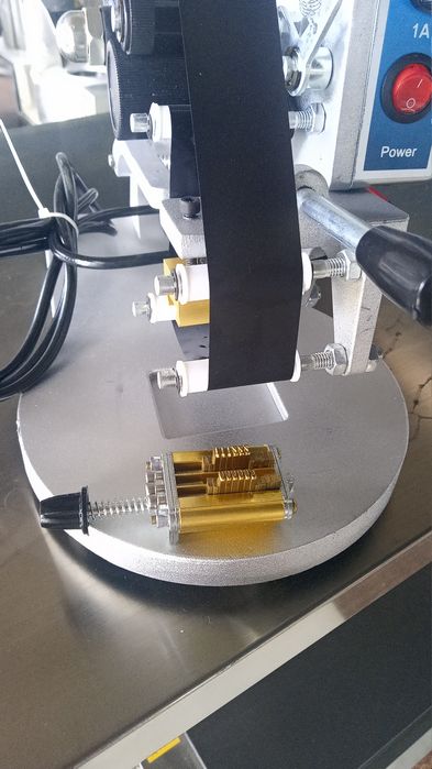 Maxsulotlarga data qo'yadigan uskuna (Датер)