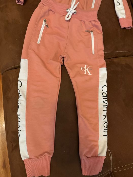 Детски анцуг Calvin klein 110 размер
