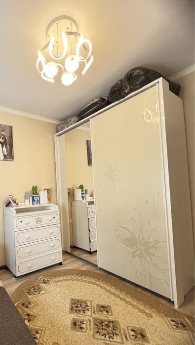 Продам спальный гарнитур