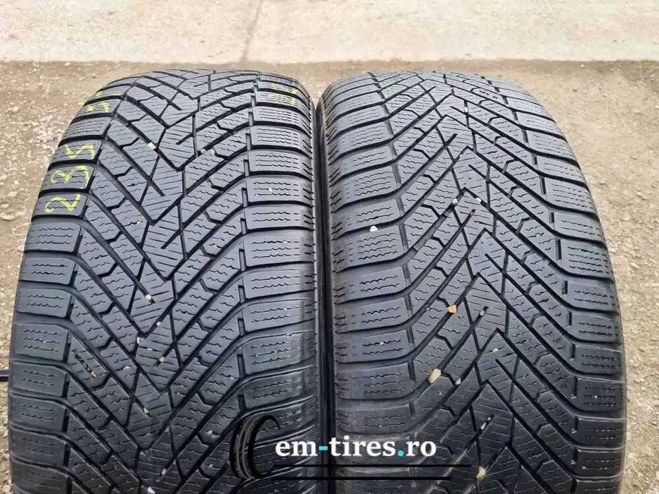 SET 2 Anvelope Iarna 235/55 R17 PIRELLI Winter ras