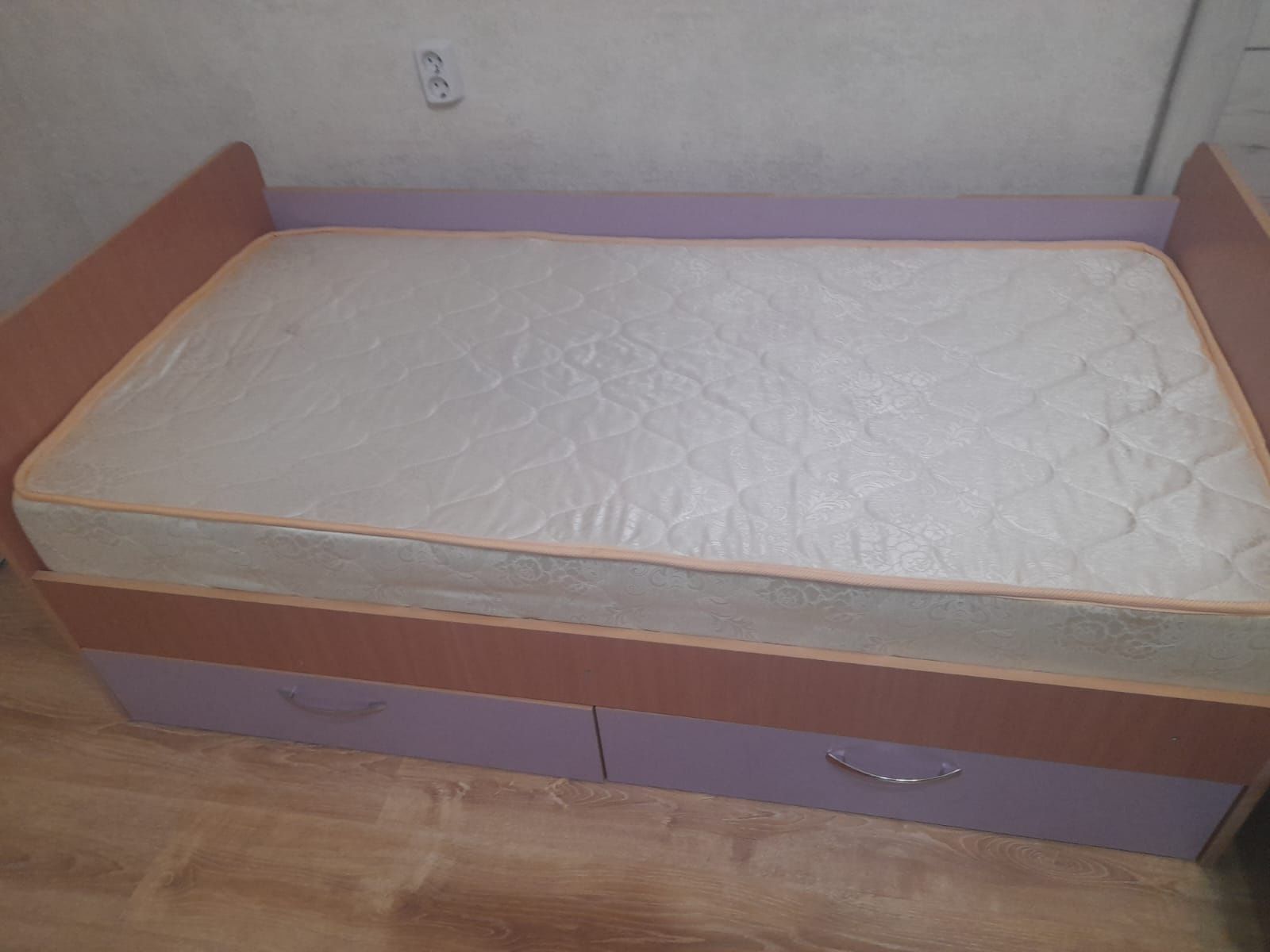 Детский  кровать. ( с ящиками) Размер 120×80