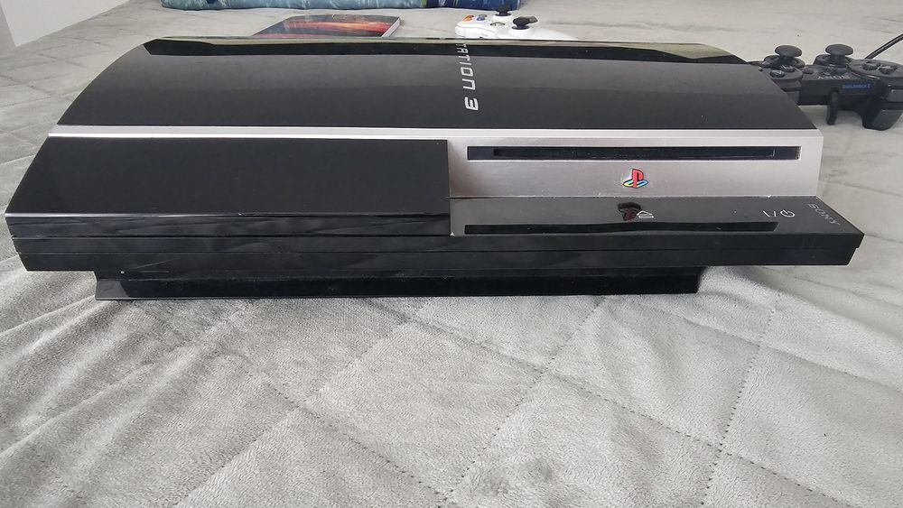 Vând Playstation 3 Ps3 cu Glor Green Light of Death CECHG04. Descriere