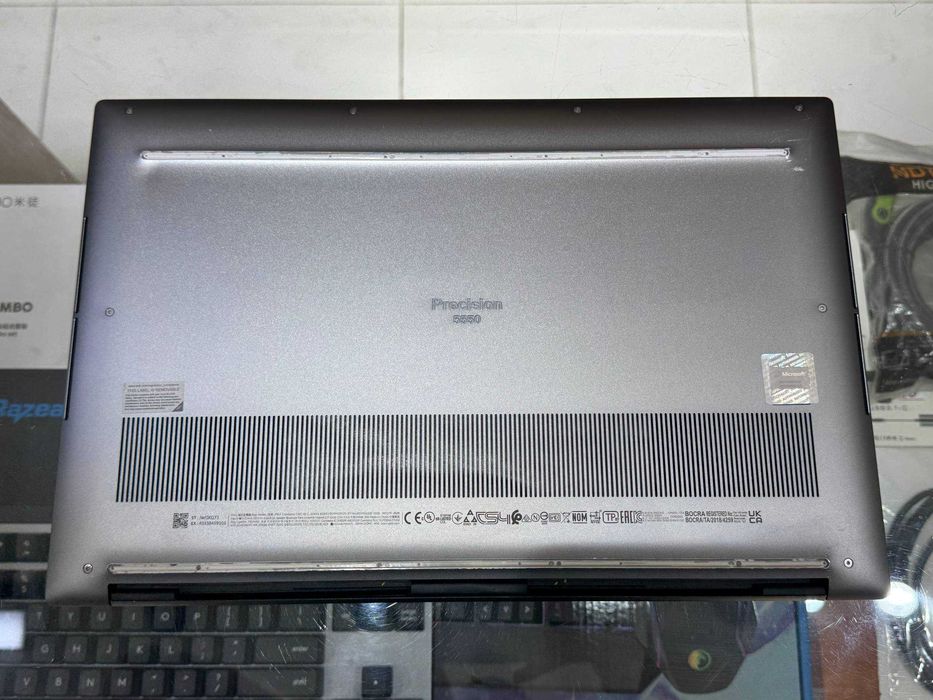 DELL Precision 5550 Core i9-10885H ram16 ssd256 Nvidia QuadroT2000 4gb