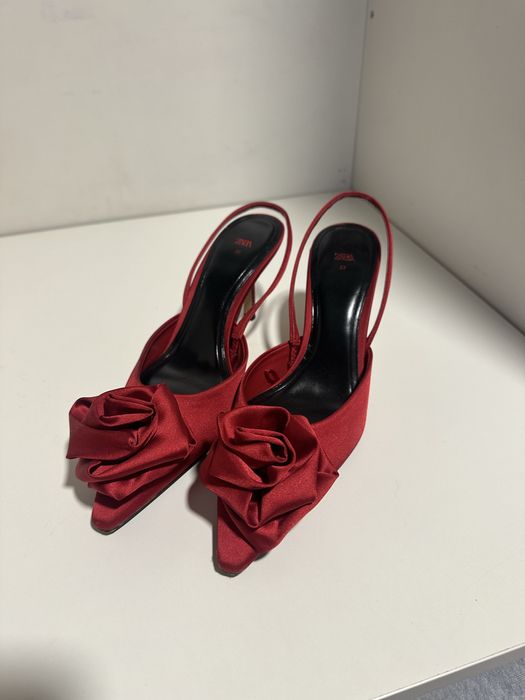 Обувки на ток червено Zara