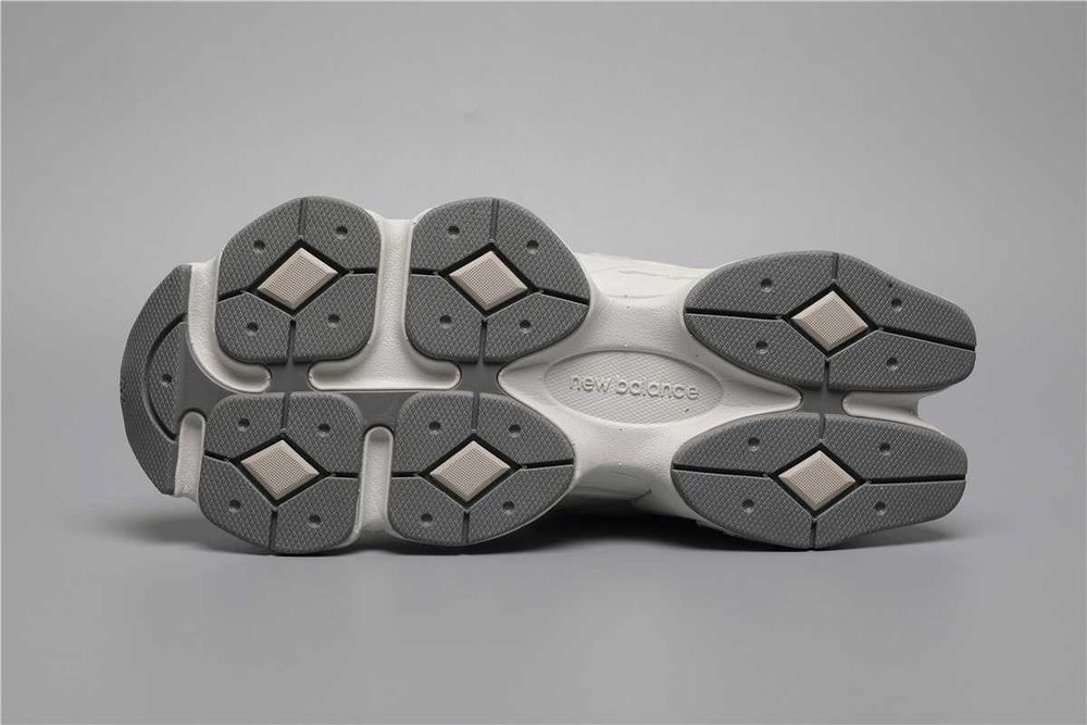 Adidasi New Balance 9060