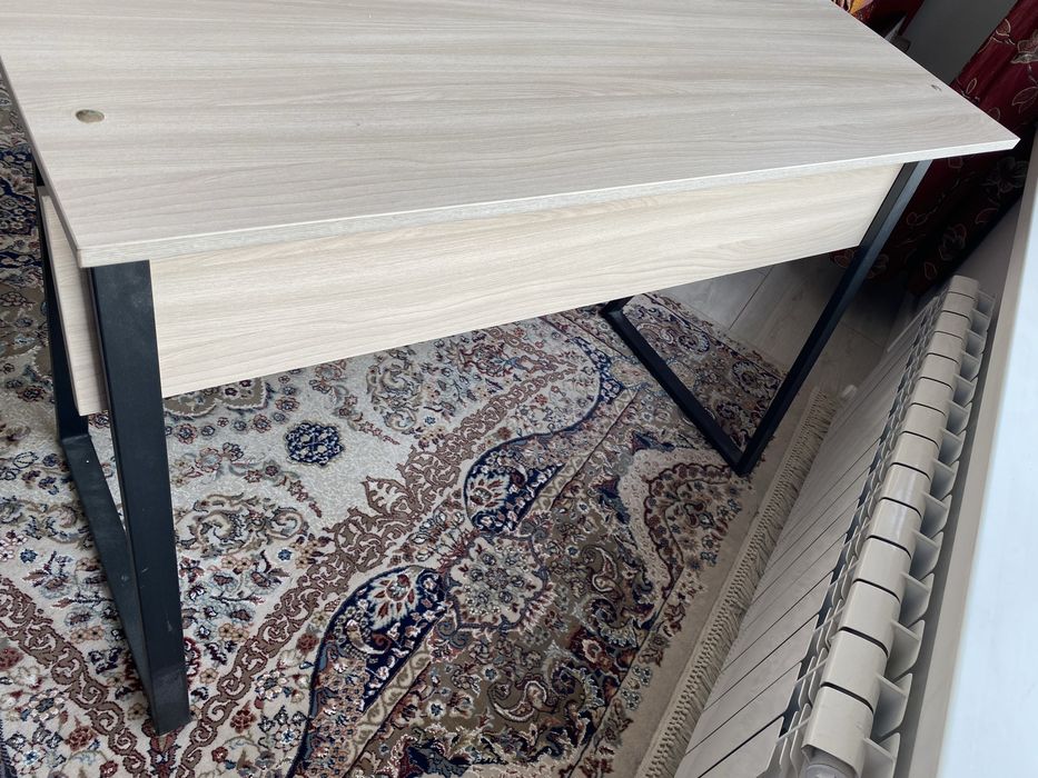 Парта Zeta для дома в хорошем состоянии. Для школьников для взрослых