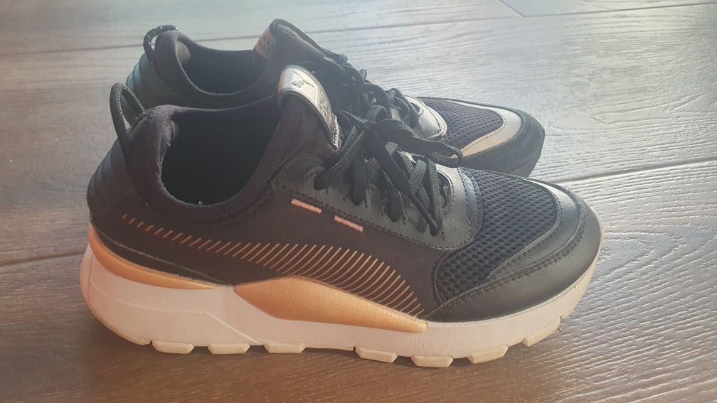 Маратонки puma еднакъв номер,но различен цвят.