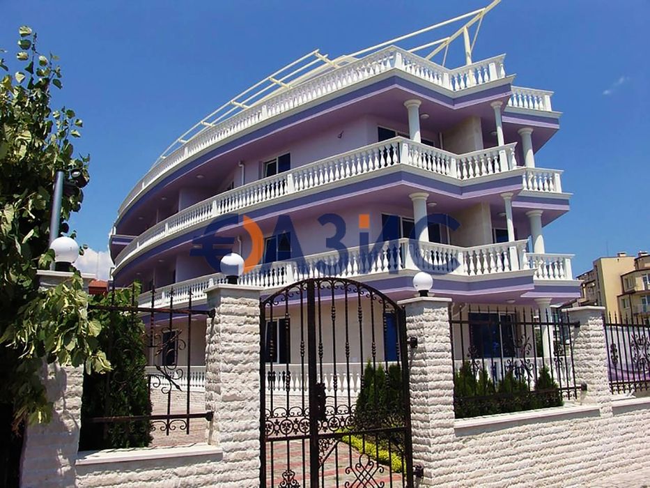 Двустаен апартамент на 2 етаж в комплекс Аврора в Несебър, България -