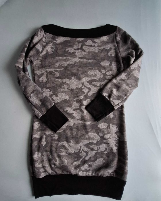 Почти нова дамска блуза с дълъг ръкав