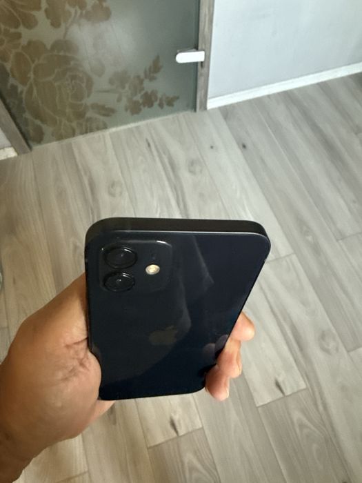 Vand Iphone 12 negru , 83 baterie