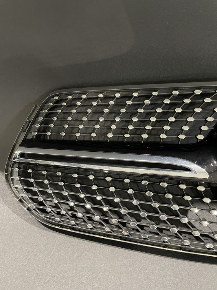 Grila neagra cu detalii argintii Mercedes GLE w167