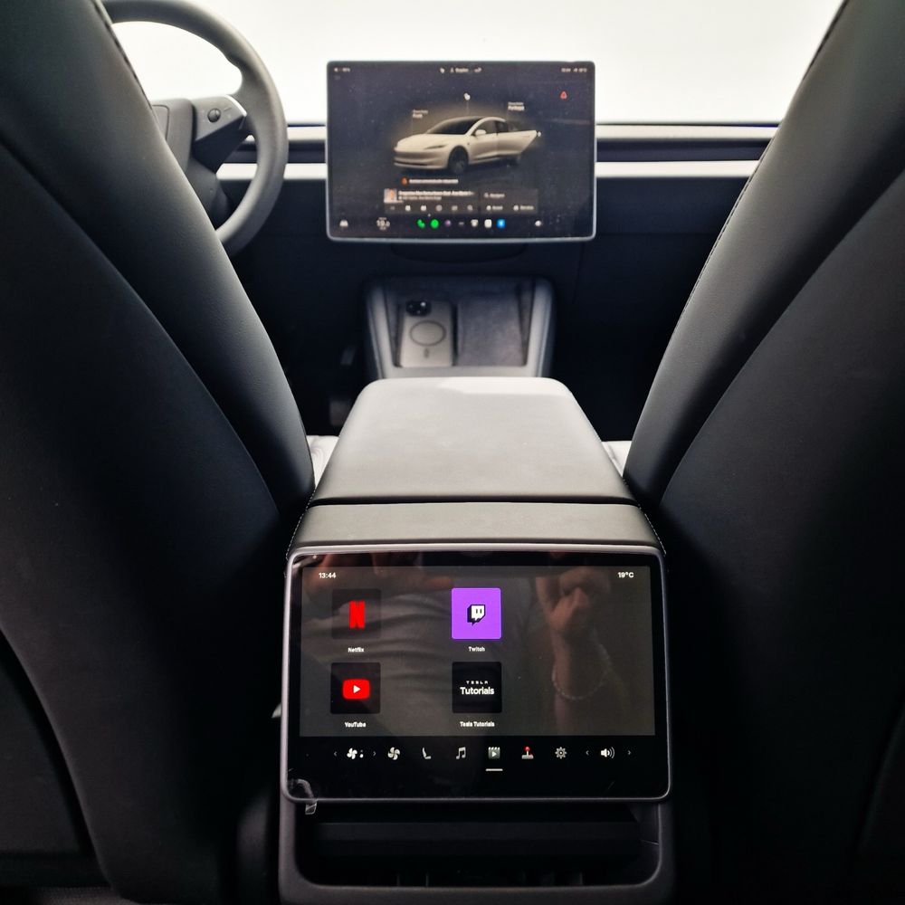 Tesla Model 3 Long Range  AWD