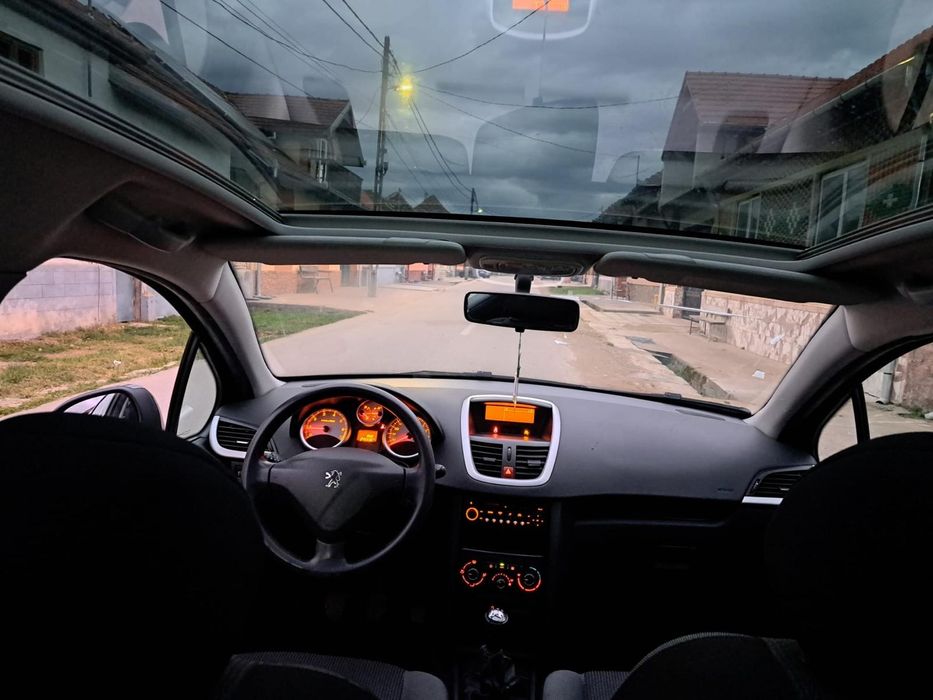 Vând/schimb Peugeot 207 SW an 2010 motor 1.4 benzină MPI PRET 3.590 €