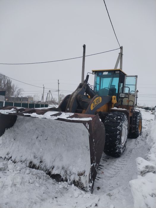 Продам погрузчик на ходу всё расходы антифриз масло заменены ,пальцы н