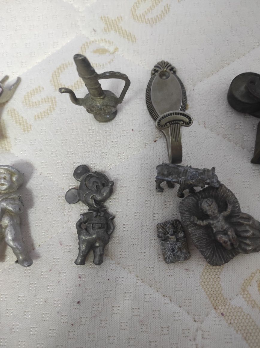 Lot format din 12 miniaturi