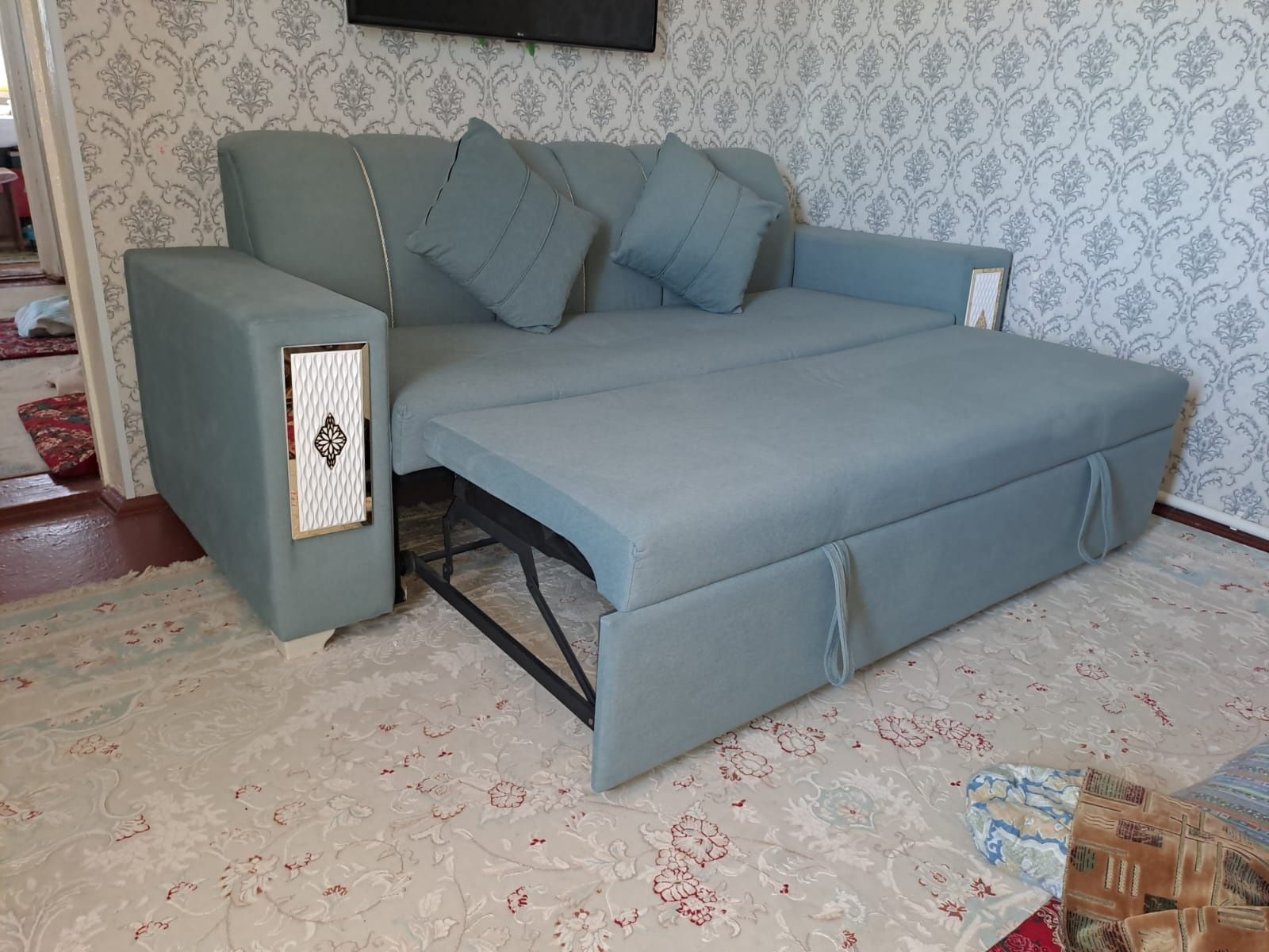 Диван раскладной почти новый