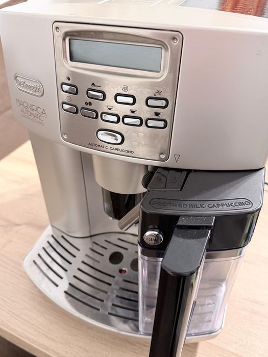 Expresor Delonghi Magnifica