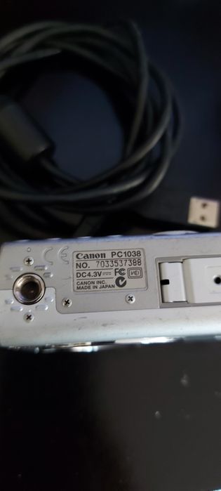 aparat foto video CANON digital IXUS 400,piesă de colecție.