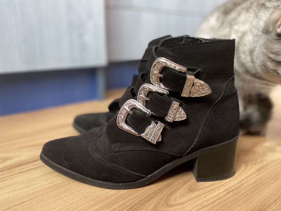 Cizme scurte, Asos, marimea 37, cu toc mic si catarame