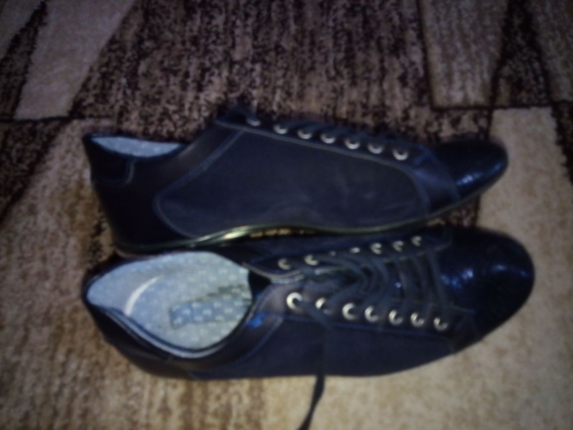 Vand pantofi casual