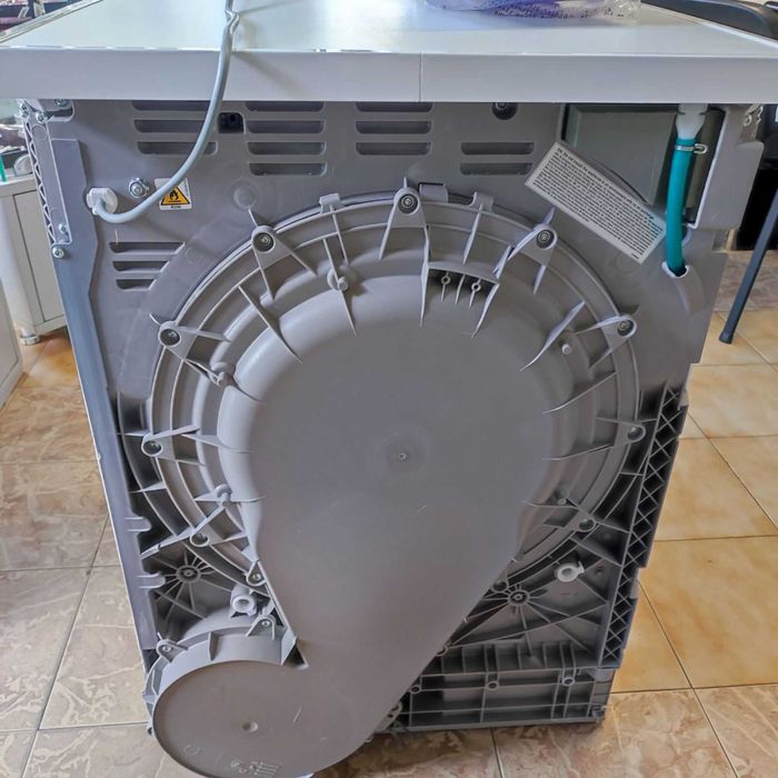 Сушилня AEG TR818A4E, 8 кг, Инверторен мотор, Термопомпа