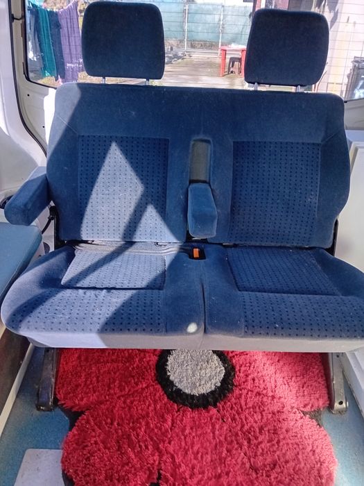 Vând bancheta de 2 locuri