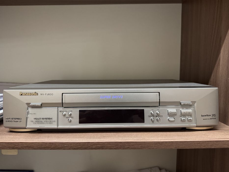 Видеоплеер видеомагнитофон Panasonic NV-FJ600