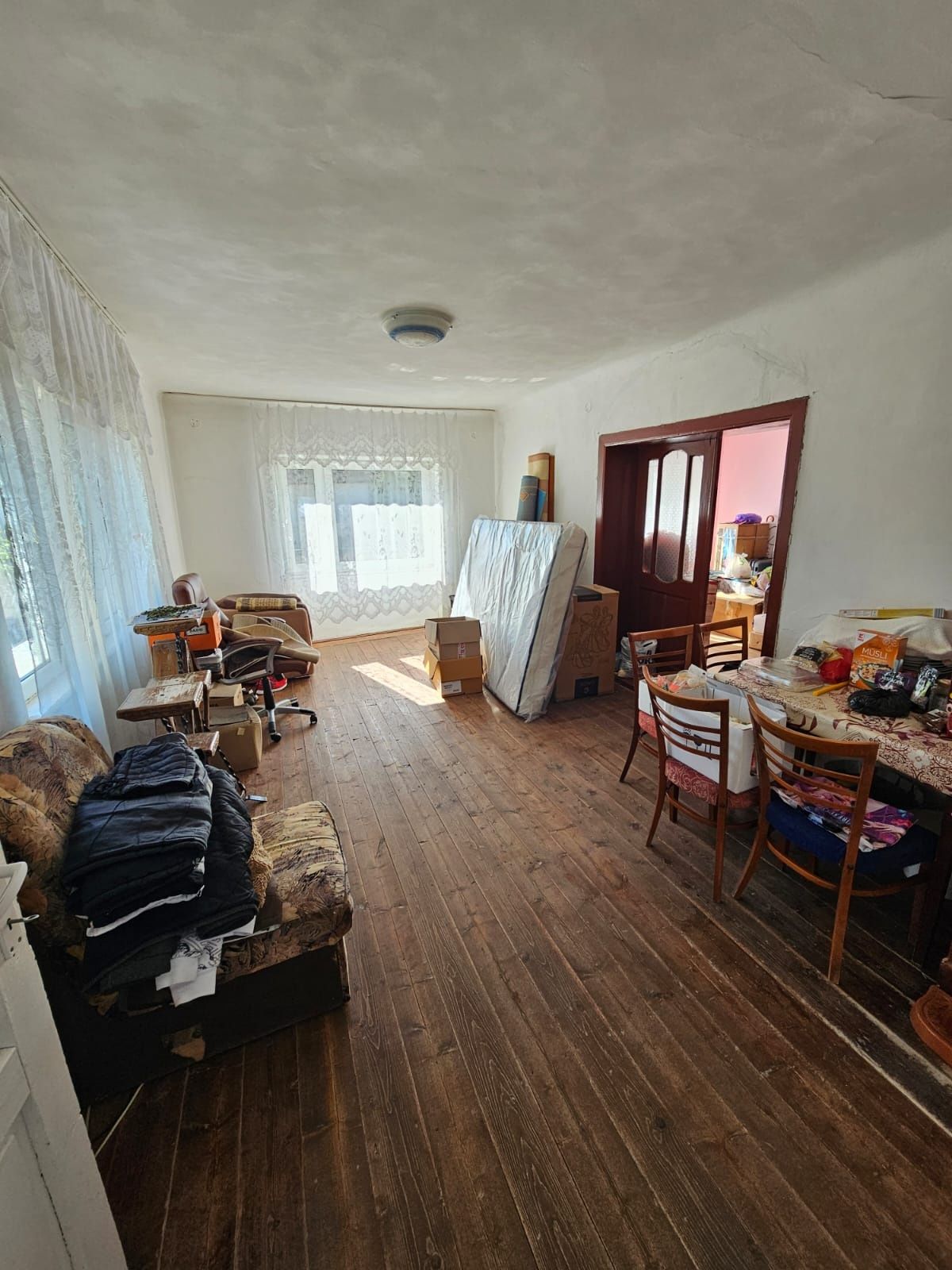 Vând casă 4 camere Pestisu Mare, 140mp casa + teren 800 mp
Izolată +