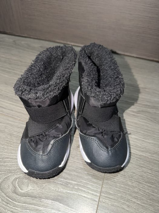 Ghete iarna nike marimea 27