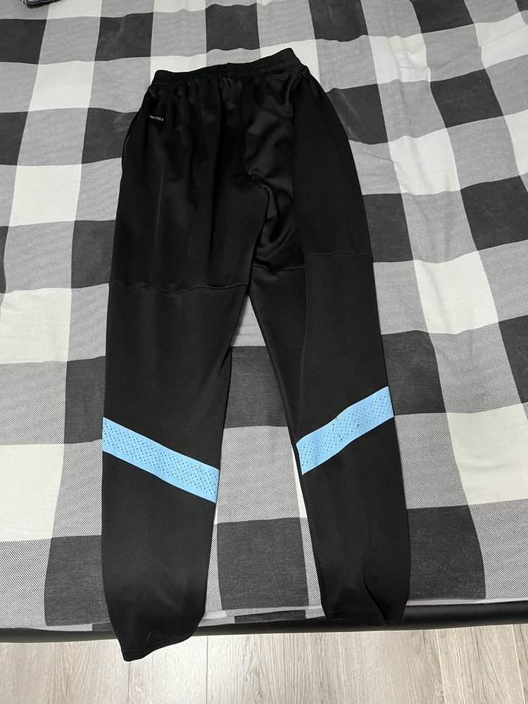 pantaloni puma negri