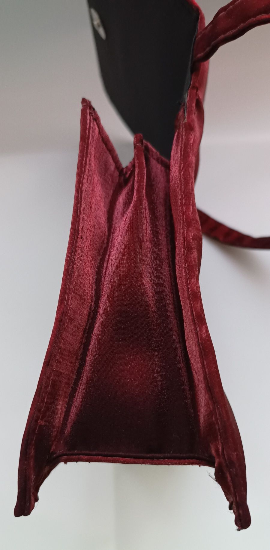 Официална дамска чантичка цвят бордо
