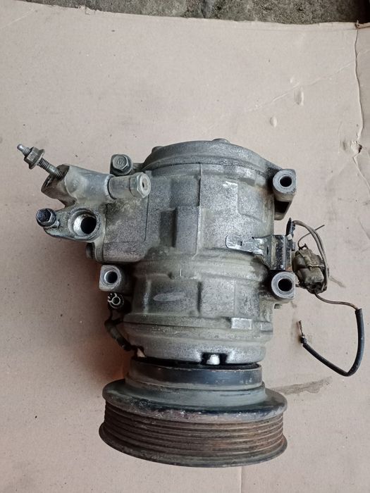 Компрессор кондиционера на Тойота Ноах 98г