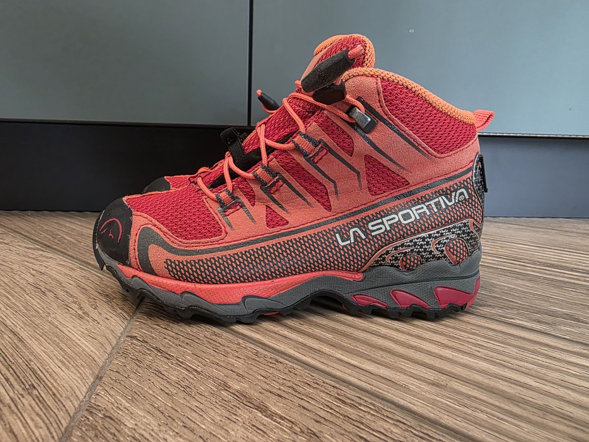 Детски спортни обувки LA SPORTIVA Gore-tex Резервирани  !