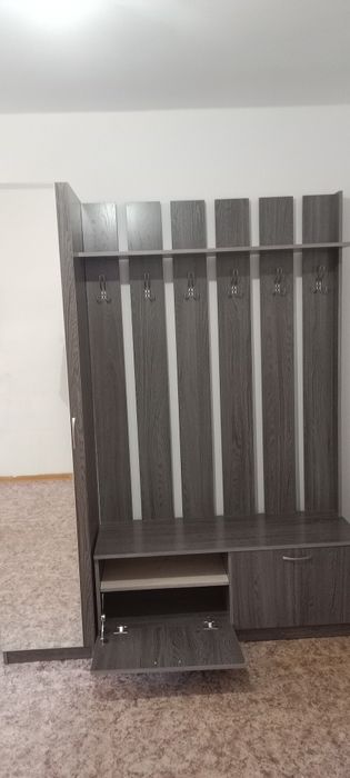 Продам шкаф и прихожую в Хорошем состояние