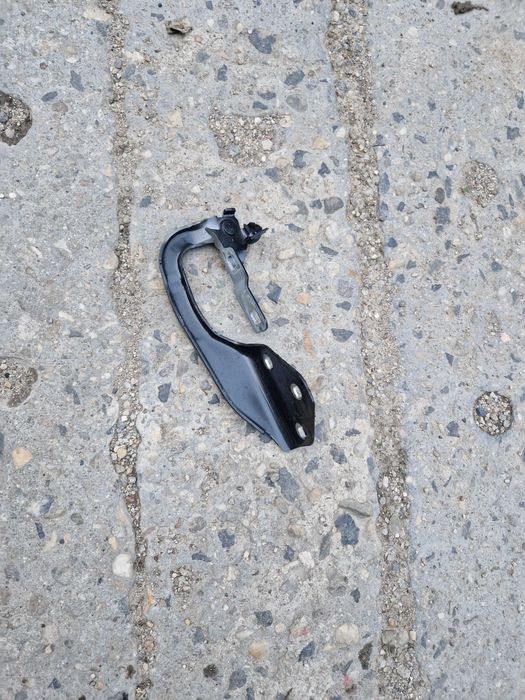 Balama capotă  dreapta dacia duster 2018-2023