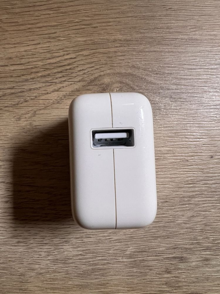 APPLE  12W  USB  Power Adapter /  адаптер на захранване  12W