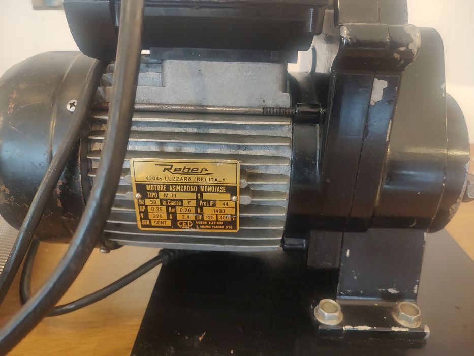 Mașină electrică de stors roșii REBER nr 5 (modelul mare)