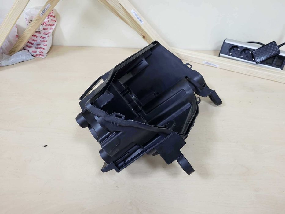 Десен корпус за фар фарове JEEP Cherokee Wk2 13-19