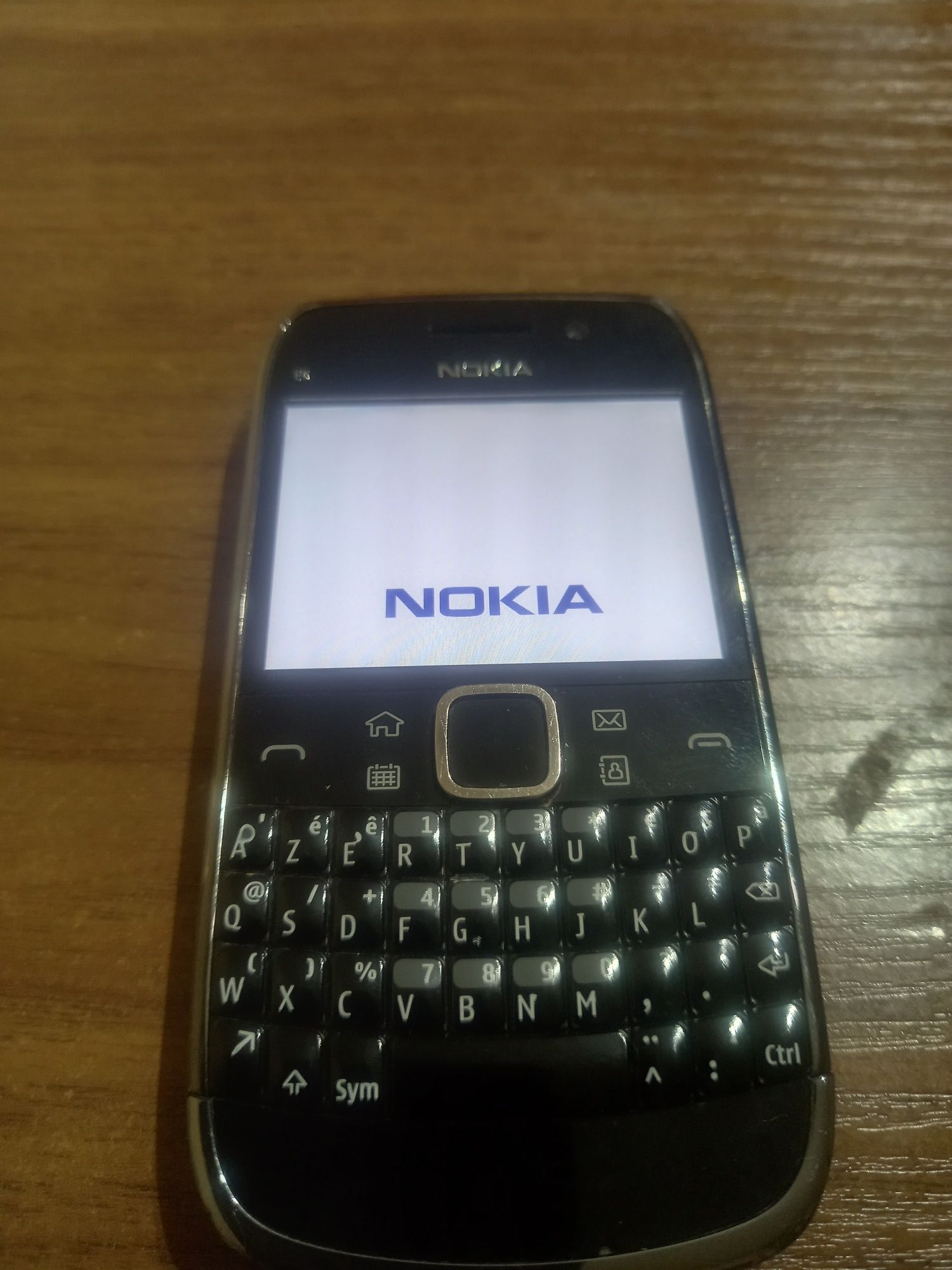 Телефон Nokia E6