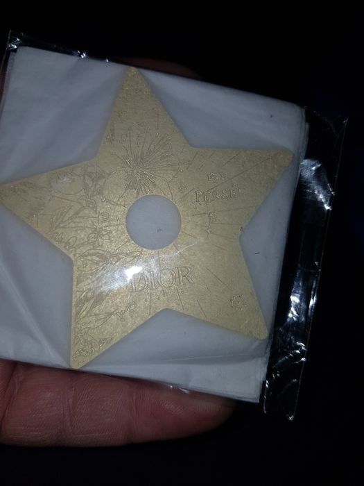 Ornamente pentru brad de la Christian Dior