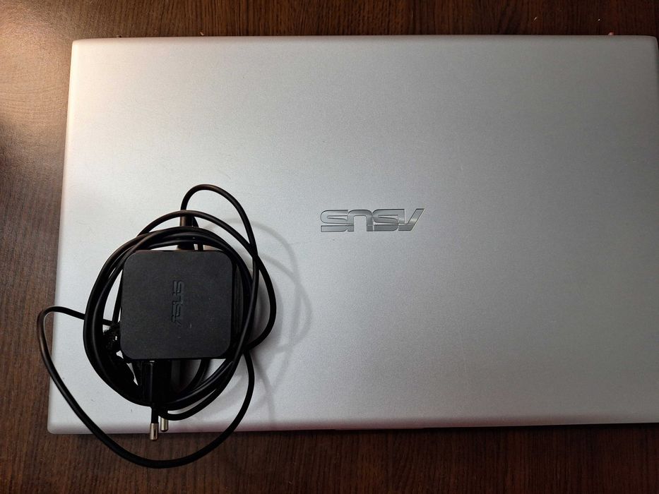 Vând laptop Asus VivoBook