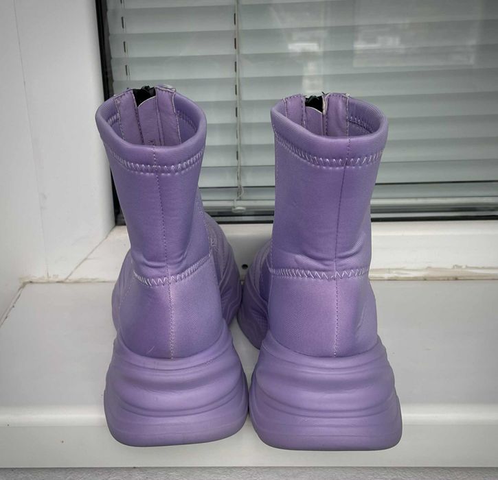 Спортни боти в лилаво